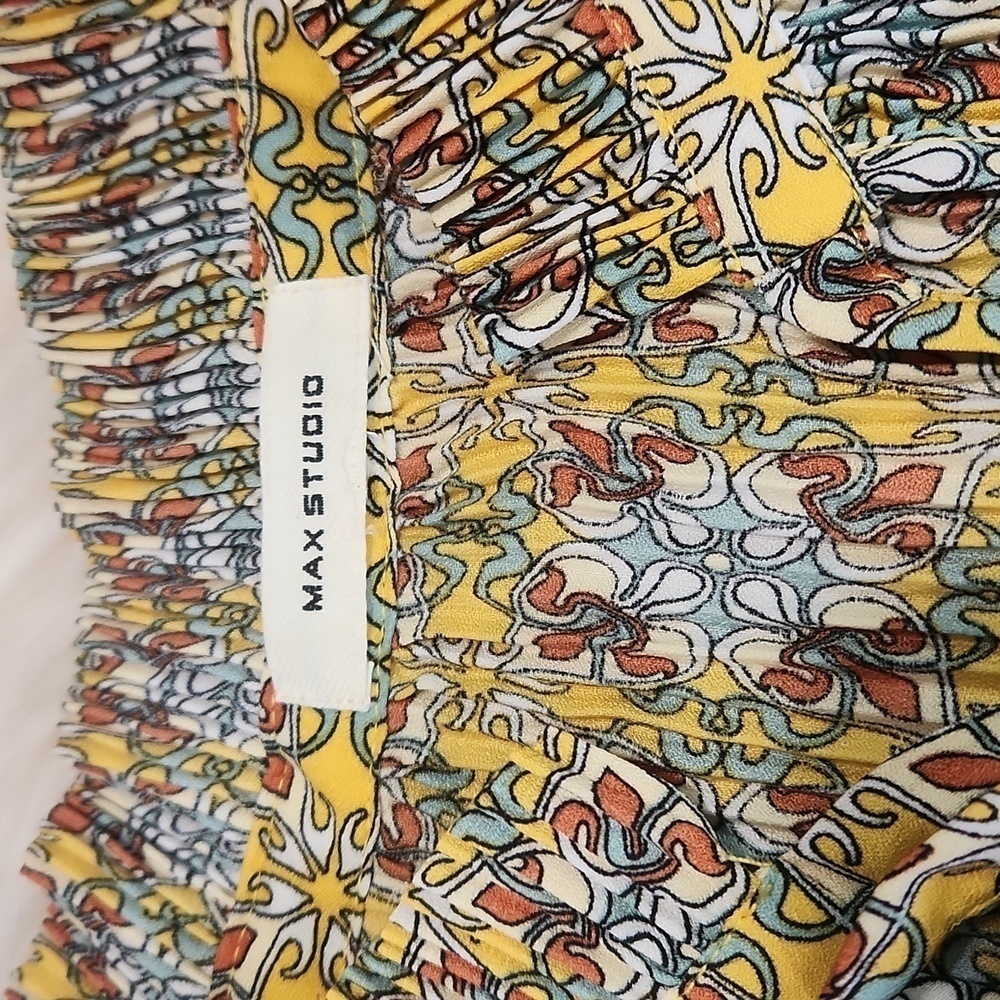 Max Studio Flutter Sleeve Tunic - Picture 3 of 7